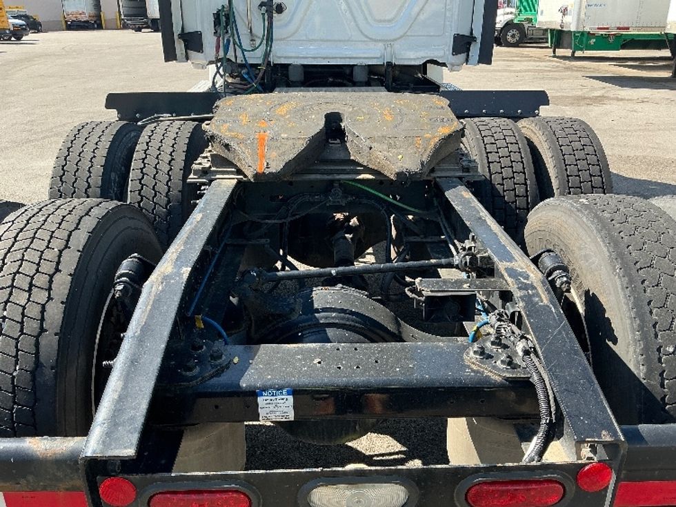 Day Cab Tractor-Heavy Duty Tractors-Freightliner-2021-T12664ST-Lexington-KY-498,665\n\t\tmiles-$ 49,250 - Image 6