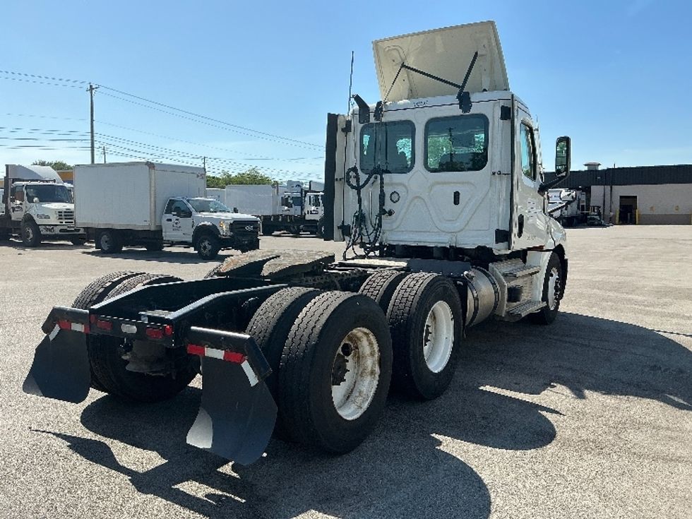Day Cab Tractor-Heavy Duty Tractors-Freightliner-2021-T12664ST-Lexington-KY-498,665\n\t\tmiles-$ 49,250 - Image 7