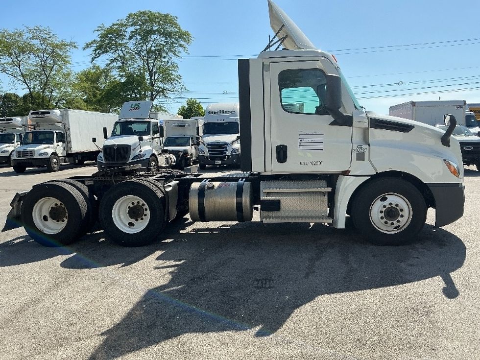 Day Cab Tractor-Heavy Duty Tractors-Freightliner-2021-T12664ST-Lexington-KY-498,665\n\t\tmiles-$ 49,250 - Image 8