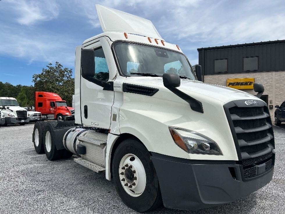 Day Cab Tractor-Heavy Duty Tractors-Freightliner-2021-T12664ST-Lexington-SC-229,632\n\t\tmiles-$ 69,250 - Image 1