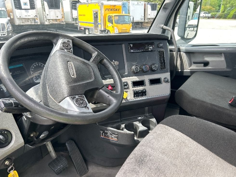 Day Cab Tractor-Heavy Duty Tractors-Freightliner-2021-T12664ST-Lexington-SC-229,632\n\t\tmiles-$ 69,250 - Image 10