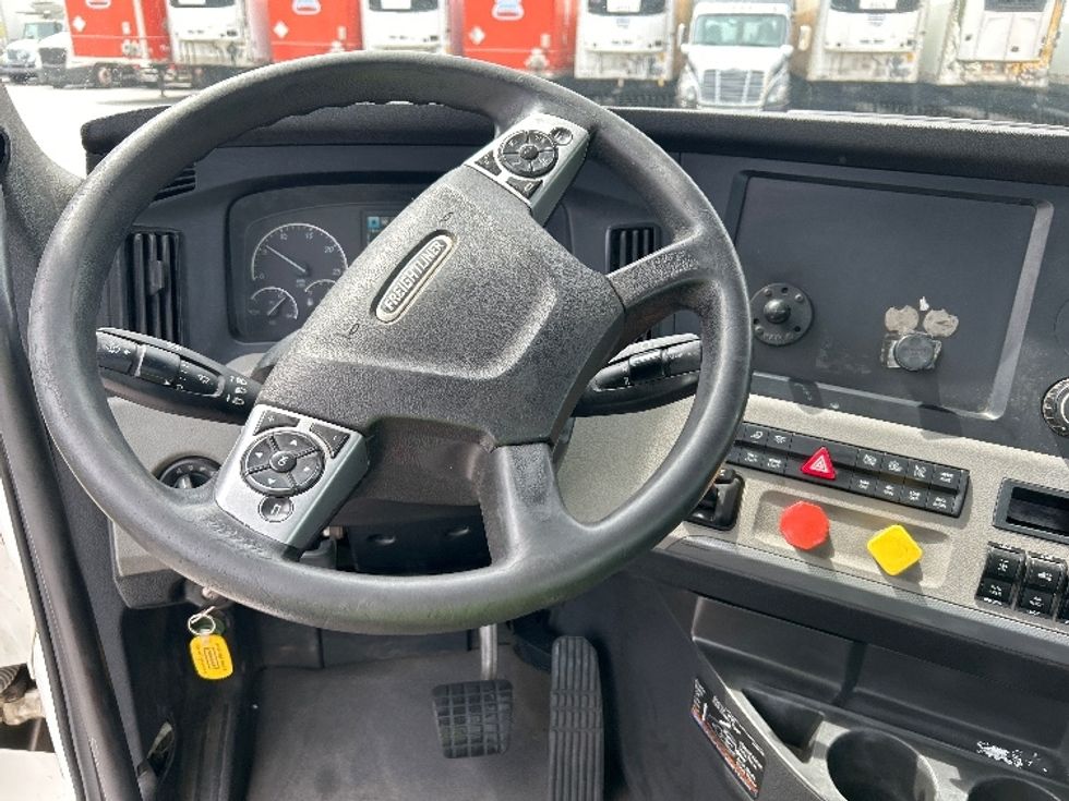 Day Cab Tractor-Heavy Duty Tractors-Freightliner-2021-T12664ST-Lexington-SC-229,632\n\t\tmiles-$ 69,250 - Image 11