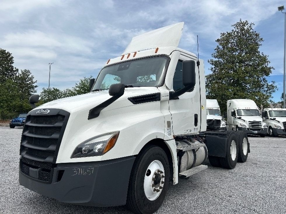 Day Cab Tractor-Heavy Duty Tractors-Freightliner-2021-T12664ST-Lexington-SC-229,632\n\t\tmiles-$ 69,250 - Image 3