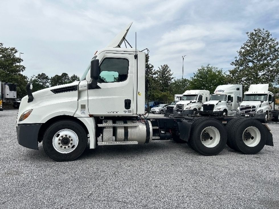 Day Cab Tractor-Heavy Duty Tractors-Freightliner-2021-T12664ST-Lexington-SC-229,632\n\t\tmiles-$ 69,250 - Image 4