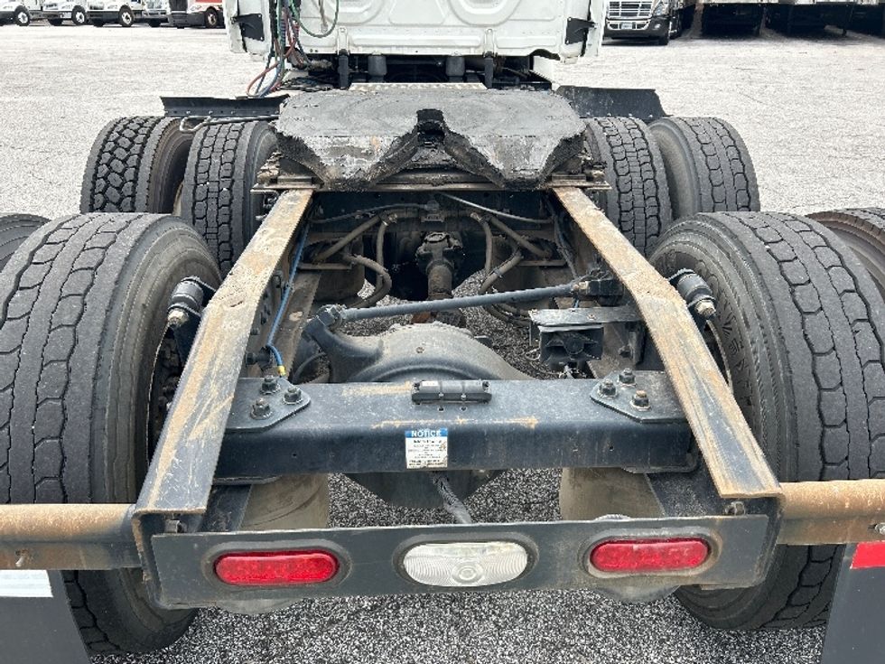 Day Cab Tractor-Heavy Duty Tractors-Freightliner-2021-T12664ST-Lexington-SC-229,632\n\t\tmiles-$ 69,250 - Image 6