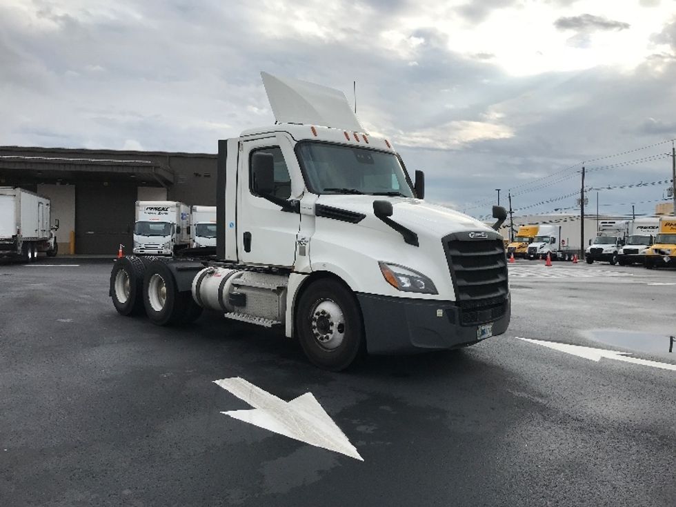 Day Cab Tractor-Heavy Duty Tractors-Freightliner-2021-T12664ST-Linden-NJ-214,694\n\t\tmiles-$ 64,500 - Image 1