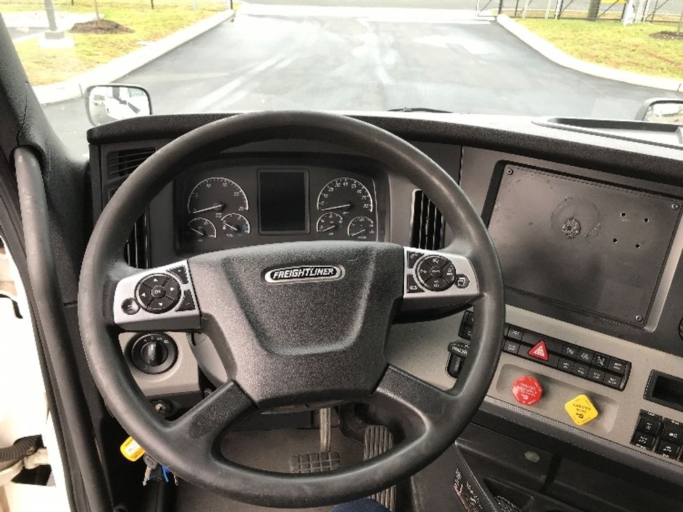 Day Cab Tractor-Heavy Duty Tractors-Freightliner-2021-T12664ST-Linden-NJ-214,694\n\t\tmiles-$ 64,500 - Image 11