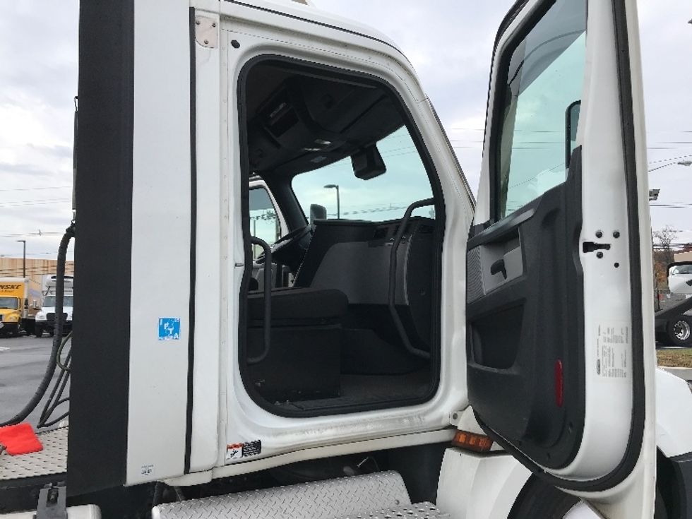 Day Cab Tractor-Heavy Duty Tractors-Freightliner-2021-T12664ST-Linden-NJ-214,694\n\t\tmiles-$ 64,500 - Image 12