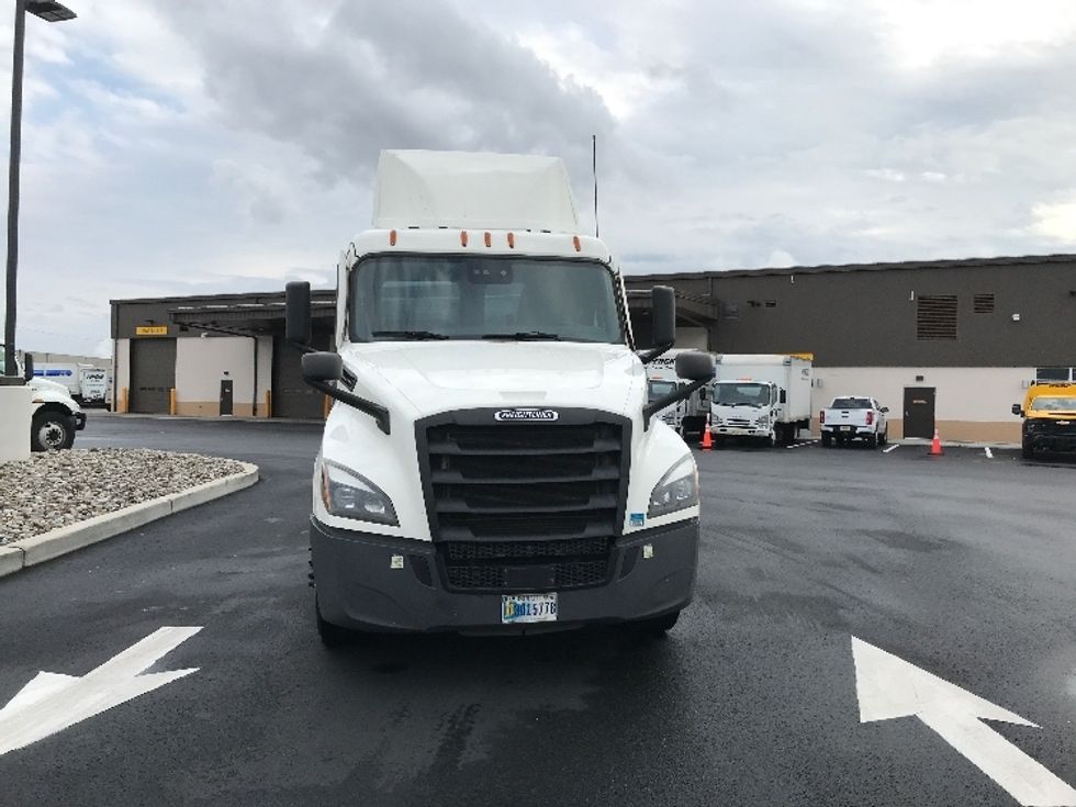 Day Cab Tractor-Heavy Duty Tractors-Freightliner-2021-T12664ST-Linden-NJ-214,694\n\t\tmiles-$ 64,500 - Image 2