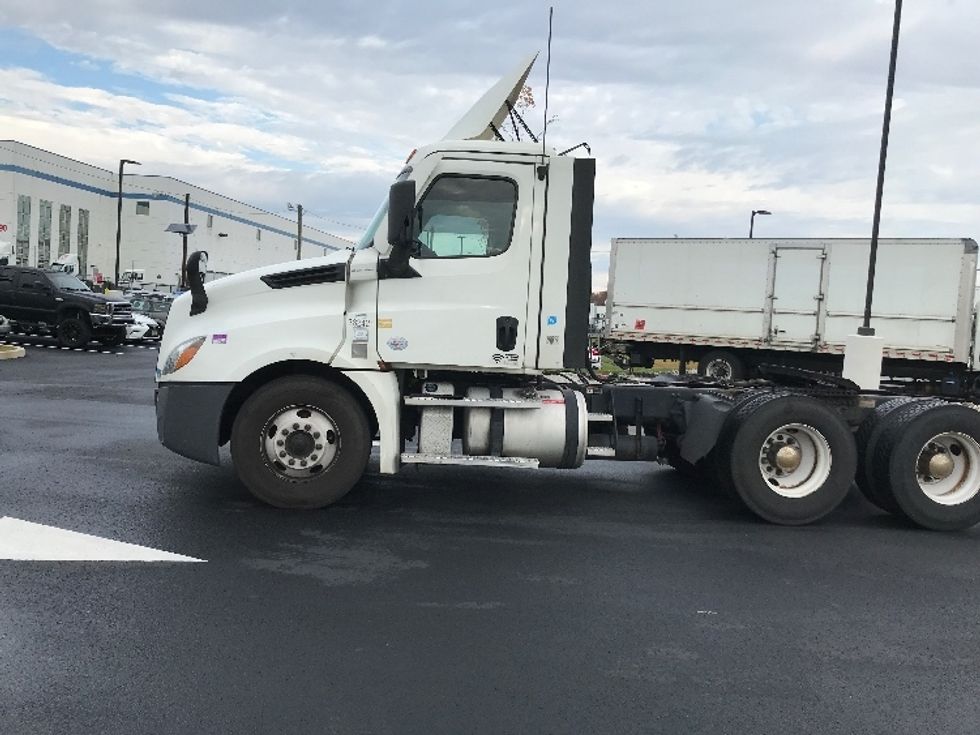 Day Cab Tractor-Heavy Duty Tractors-Freightliner-2021-T12664ST-Linden-NJ-214,694\n\t\tmiles-$ 64,500 - Image 4