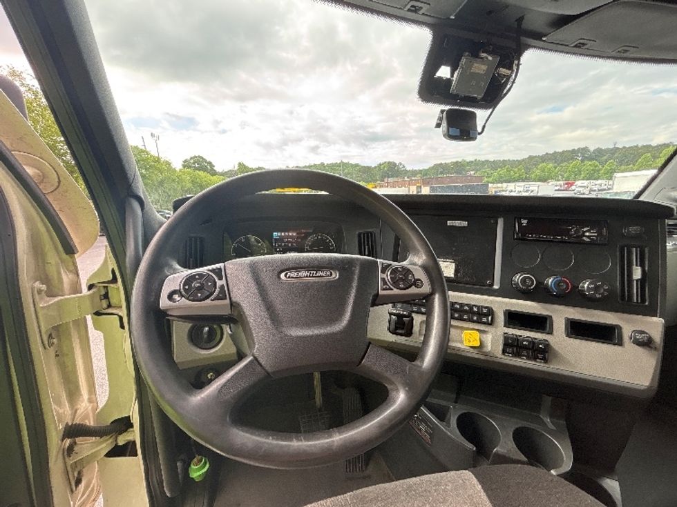 Day Cab Tractor-Heavy Duty Tractors-Freightliner-2021-T12664ST-Lithia Springs-GA-592,012\n\t\tmiles-$ 35,500 - Image 11