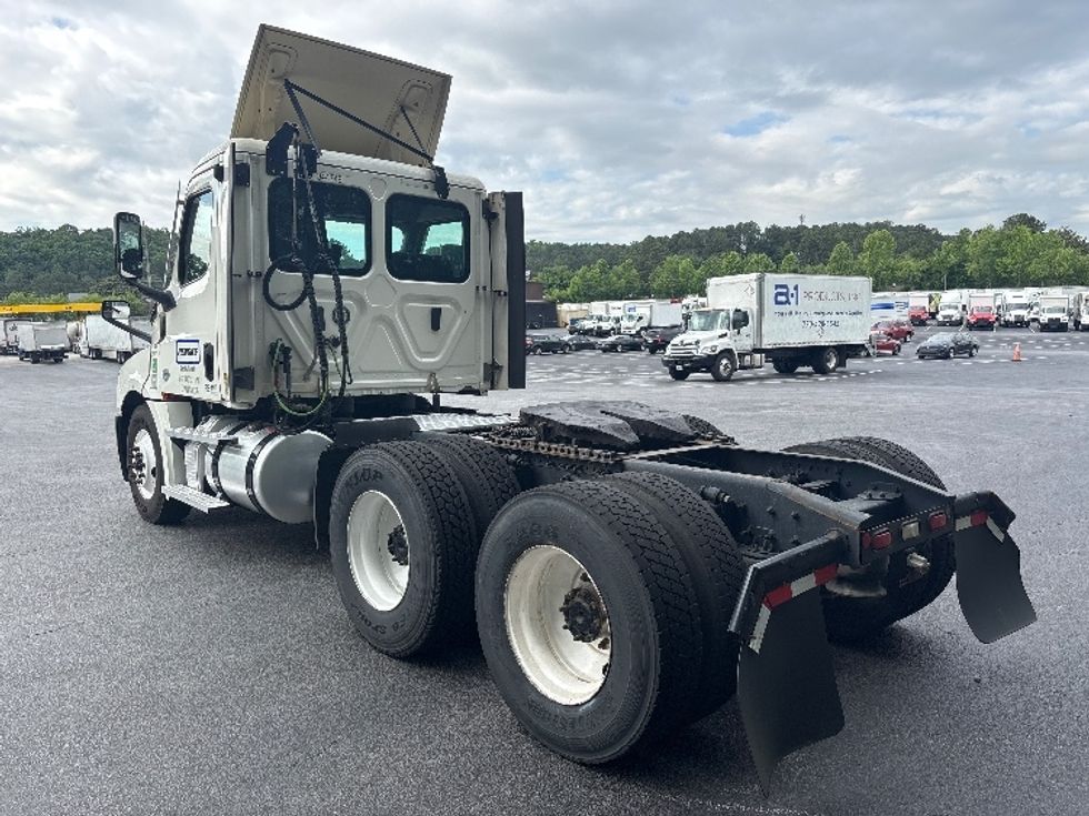 Day Cab Tractor-Heavy Duty Tractors-Freightliner-2021-T12664ST-Lithia Springs-GA-592,012\n\t\tmiles-$ 35,500 - Image 5