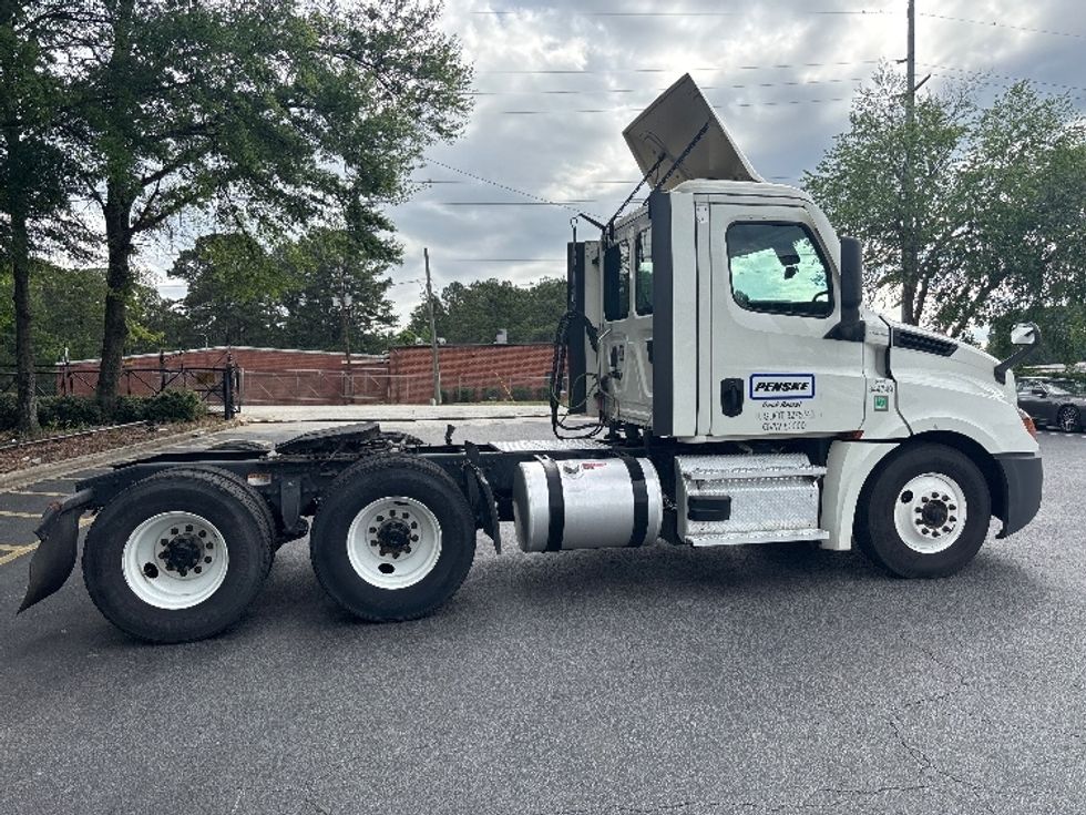 Day Cab Tractor-Heavy Duty Tractors-Freightliner-2021-T12664ST-Lithia Springs-GA-592,012\n\t\tmiles-$ 35,500 - Image 8