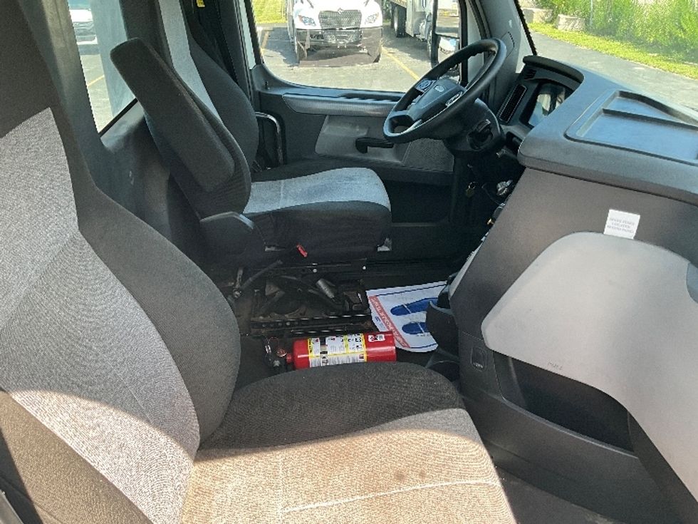 Day Cab Tractor-Heavy Duty Tractors-Freightliner-2021-T12664ST-London-ON-413,645\n\t\tkm-$ 85,000 - Image 14