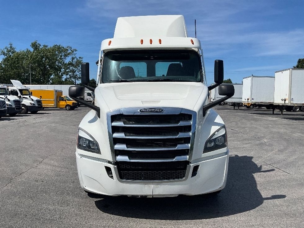 Day Cab Tractor-Heavy Duty Tractors-Freightliner-2021-T12664ST-London-ON-413,645\n\t\tkm-$ 85,000 - Image 2