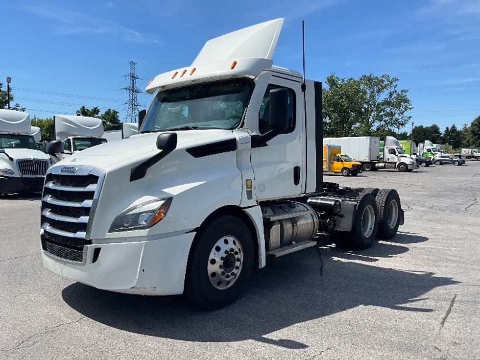 Day Cab Tractor-Heavy Duty Tractors-Freightliner-2021-T12664ST-London-ON-413,645\n\t\tkm-$ 85,000 - Image 3