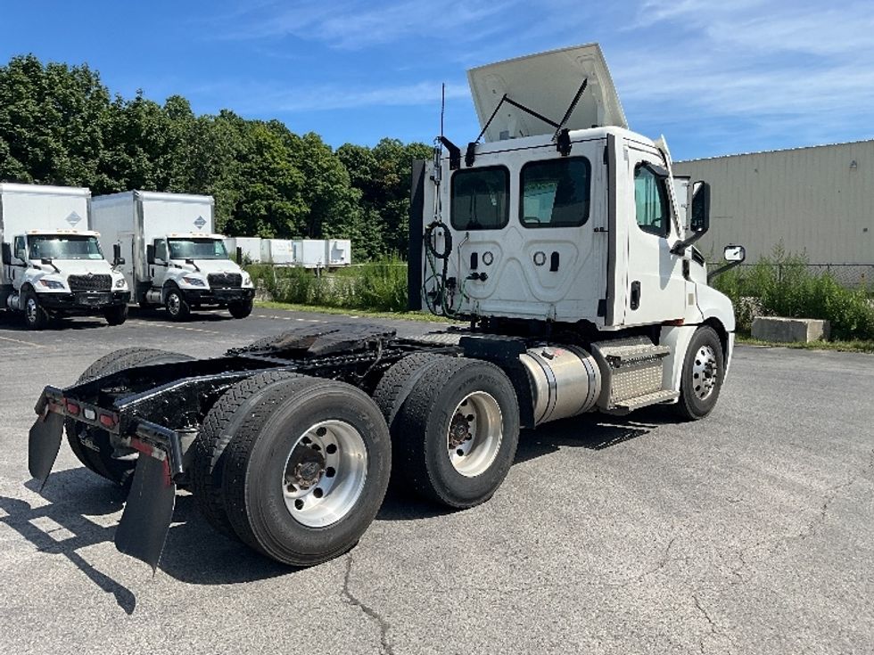 Day Cab Tractor-Heavy Duty Tractors-Freightliner-2021-T12664ST-London-ON-413,645\n\t\tkm-$ 85,000 - Image 7