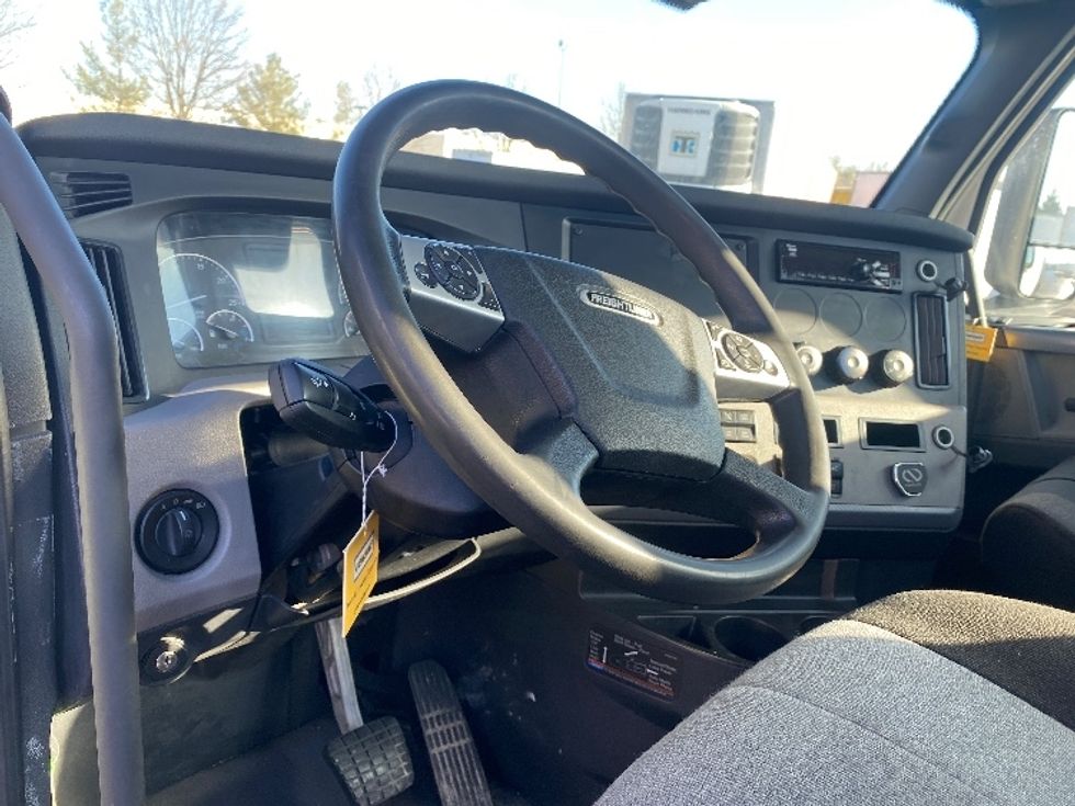 Day Cab Tractor-Heavy Duty Tractors-Freightliner-2021-T12664ST-Louisville-KY-356,052\n\t\tmiles-$ 70,500 - Image 10