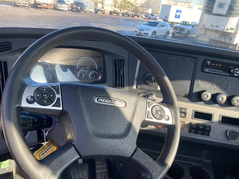 Day Cab Tractor-Heavy Duty Tractors-Freightliner-2021-T12664ST-Louisville-KY-356,052\n\t\tmiles-$ 70,500 - Image 11