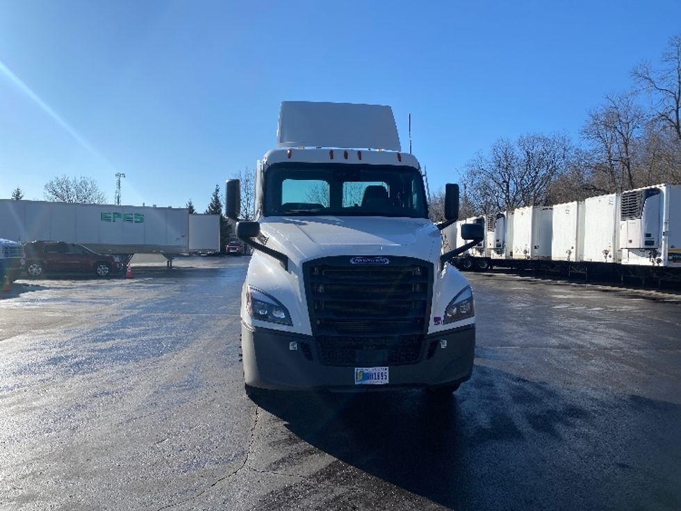 Day Cab Tractor-Heavy Duty Tractors-Freightliner-2021-T12664ST-Louisville-KY-356,052\n\t\tmiles-$ 70,500 - Image 2
