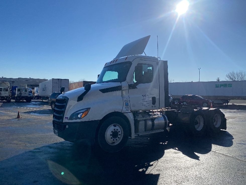 Day Cab Tractor-Heavy Duty Tractors-Freightliner-2021-T12664ST-Louisville-KY-356,052\n\t\tmiles-$ 70,500 - Image 3