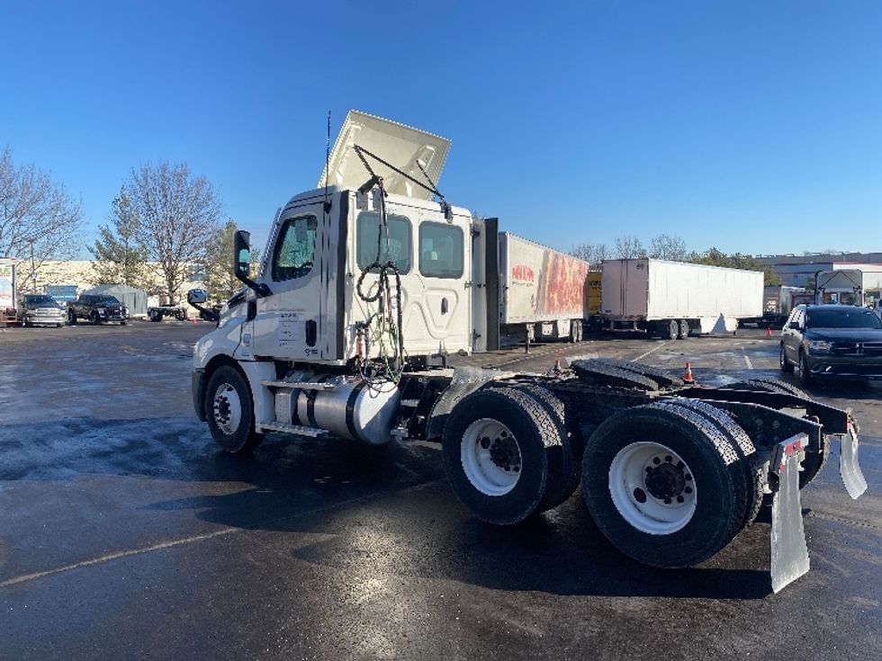Day Cab Tractor-Heavy Duty Tractors-Freightliner-2021-T12664ST-Louisville-KY-356,052\n\t\tmiles-$ 70,500 - Image 5