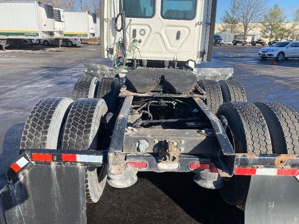 Day Cab Tractor-Heavy Duty Tractors-Freightliner-2021-T12664ST-Louisville-KY-356,052\n\t\tmiles-$ 70,500 - Image 6