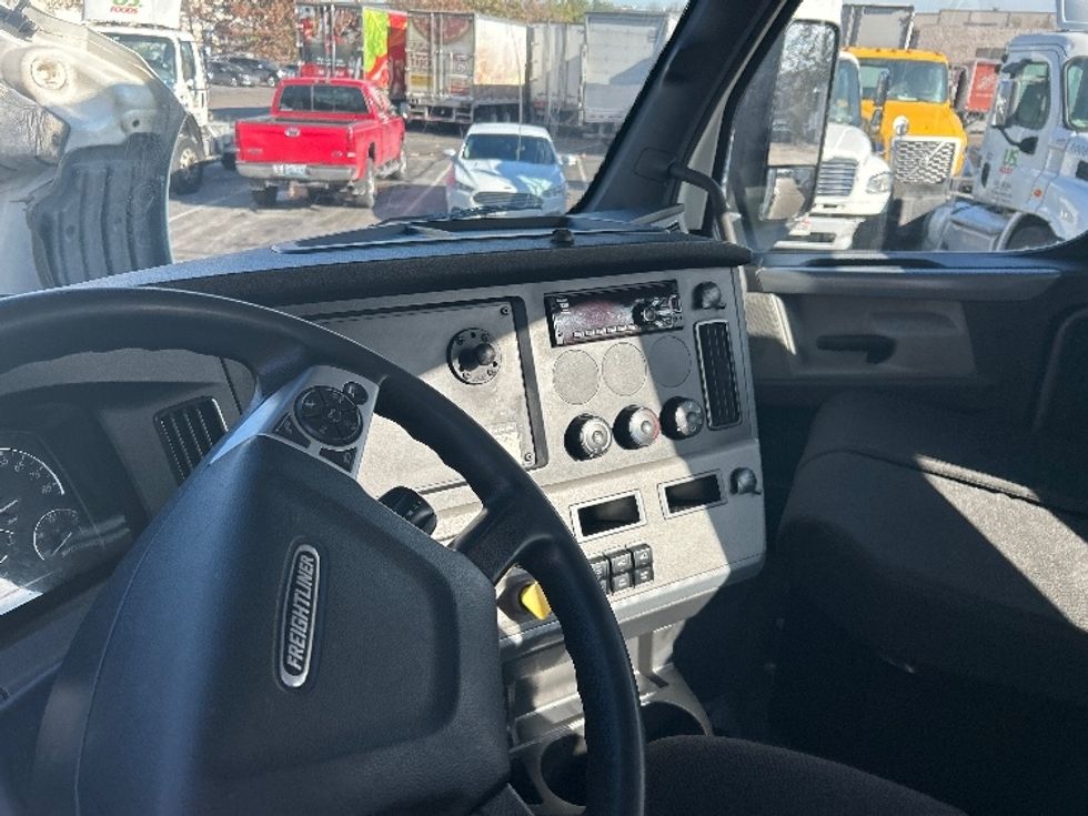 Day Cab Tractor-Heavy Duty Tractors-Freightliner-2021-T12664ST-Louisville-KY-520,612\n\t\tmiles-$ 44,250 - Image 10