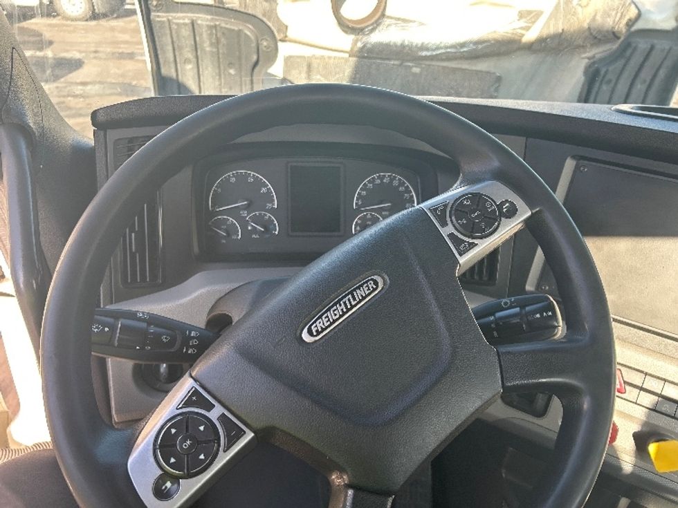 Day Cab Tractor-Heavy Duty Tractors-Freightliner-2021-T12664ST-Louisville-KY-520,612\n\t\tmiles-$ 44,250 - Image 11