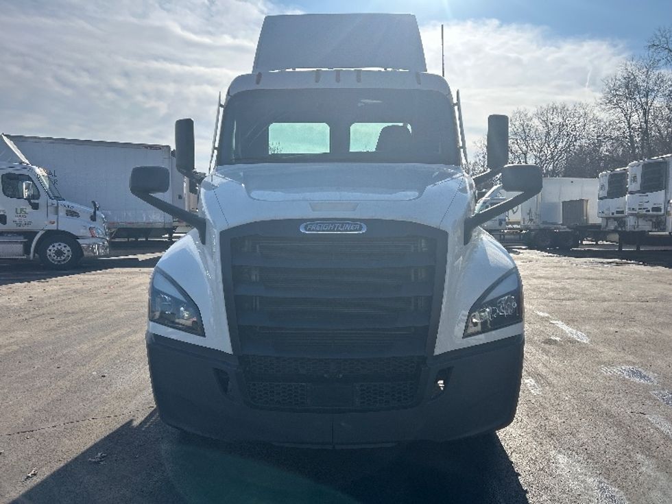 Day Cab Tractor-Heavy Duty Tractors-Freightliner-2021-T12664ST-Louisville-KY-520,612\n\t\tmiles-$ 44,250 - Image 2