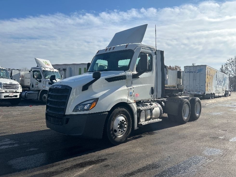 Day Cab Tractor-Heavy Duty Tractors-Freightliner-2021-T12664ST-Louisville-KY-520,612\n\t\tmiles-$ 44,250 - Image 3