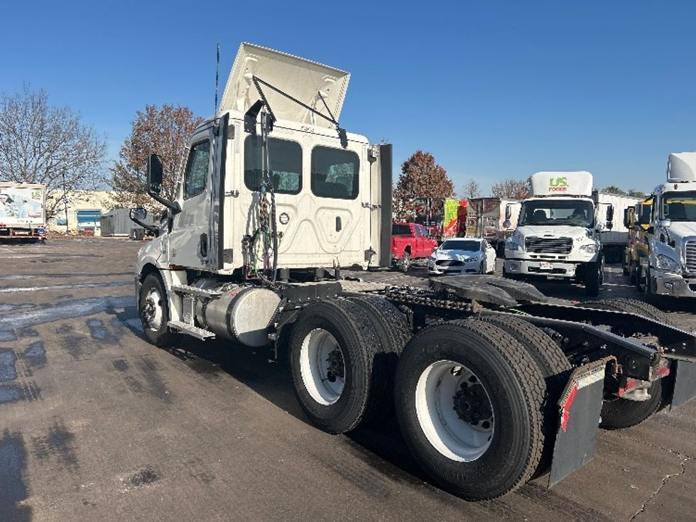 Day Cab Tractor-Heavy Duty Tractors-Freightliner-2021-T12664ST-Louisville-KY-520,612\n\t\tmiles-$ 44,250 - Image 5