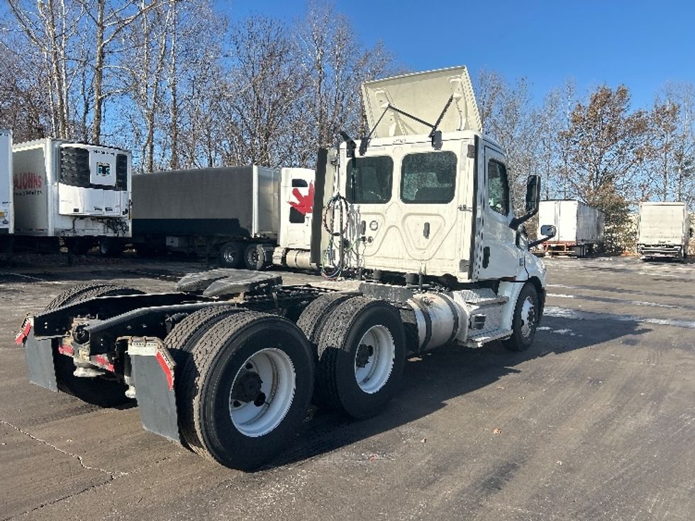 Day Cab Tractor-Heavy Duty Tractors-Freightliner-2021-T12664ST-Louisville-KY-520,612\n\t\tmiles-$ 44,250 - Image 7