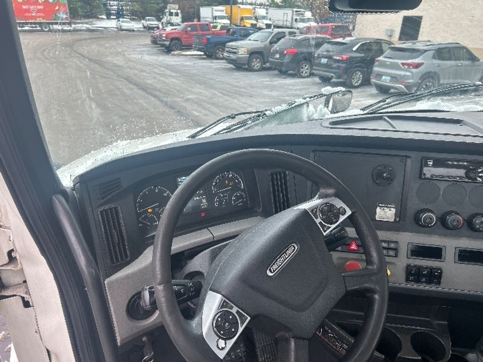 Day Cab Tractor-Heavy Duty Tractors-Freightliner-2021-T12664ST-Louisville-KY-545,197\n\t\tmiles-$ 41,750 - Image 10