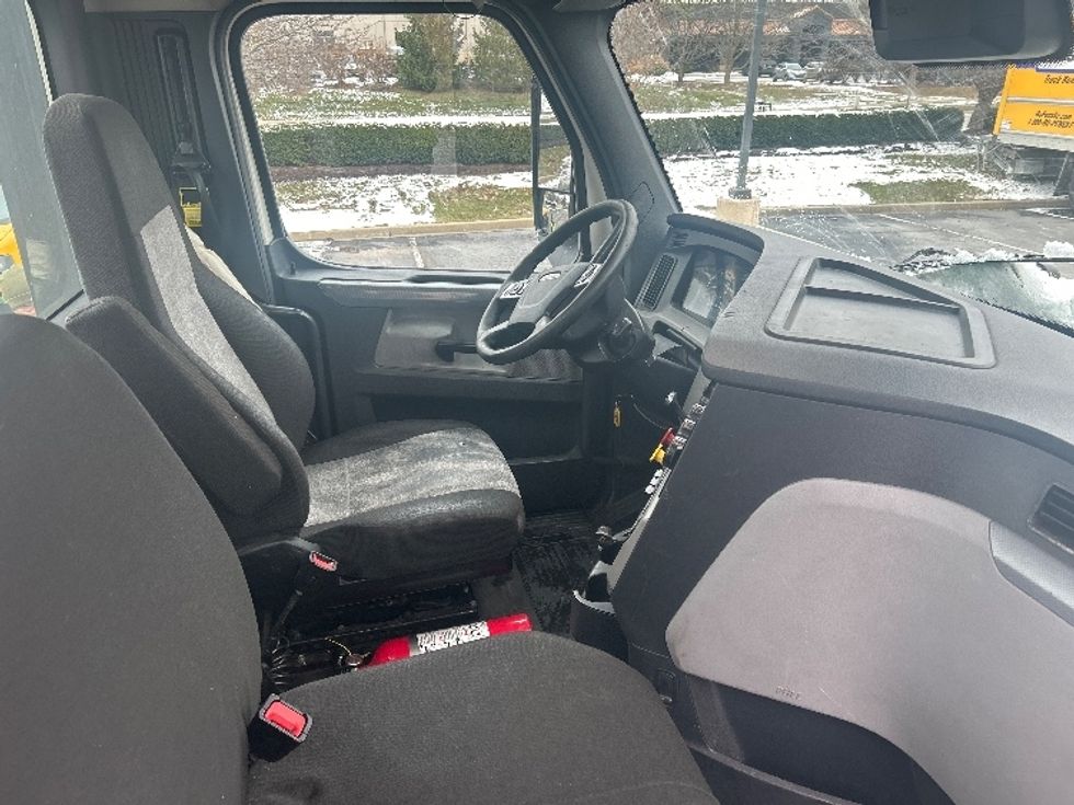 Day Cab Tractor-Heavy Duty Tractors-Freightliner-2021-T12664ST-Louisville-KY-545,197\n\t\tmiles-$ 41,750 - Image 13