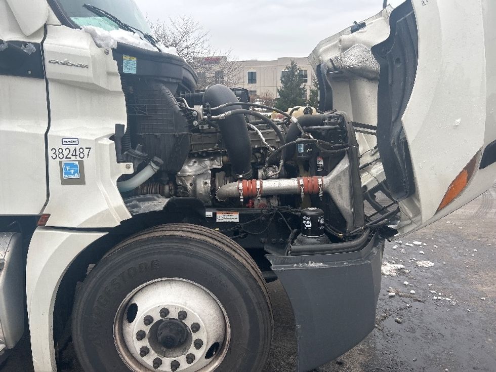 Day Cab Tractor-Heavy Duty Tractors-Freightliner-2021-T12664ST-Louisville-KY-545,197\n\t\tmiles-$ 41,750 - Image 14