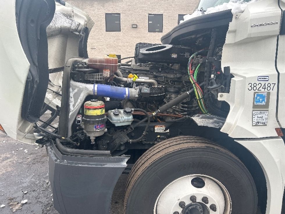 Day Cab Tractor-Heavy Duty Tractors-Freightliner-2021-T12664ST-Louisville-KY-545,197\n\t\tmiles-$ 41,750 - Image 15