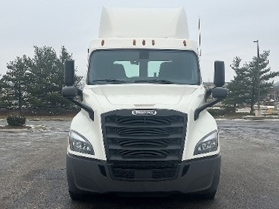 Day Cab Tractor-Heavy Duty Tractors-Freightliner-2021-T12664ST-Louisville-KY-545,197\n\t\tmiles-$ 41,750 - Image 2