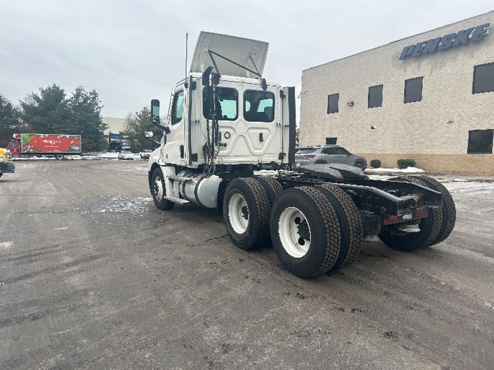 Day Cab Tractor-Heavy Duty Tractors-Freightliner-2021-T12664ST-Louisville-KY-545,197\n\t\tmiles-$ 41,750 - Image 5