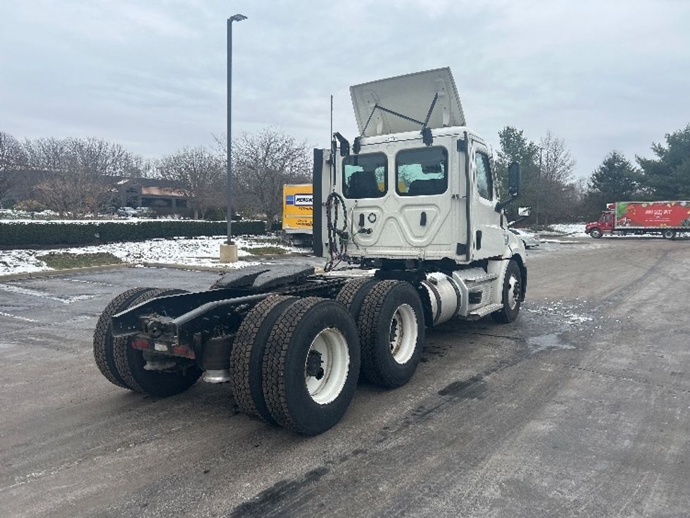 Day Cab Tractor-Heavy Duty Tractors-Freightliner-2021-T12664ST-Louisville-KY-545,197\n\t\tmiles-$ 41,750 - Image 7