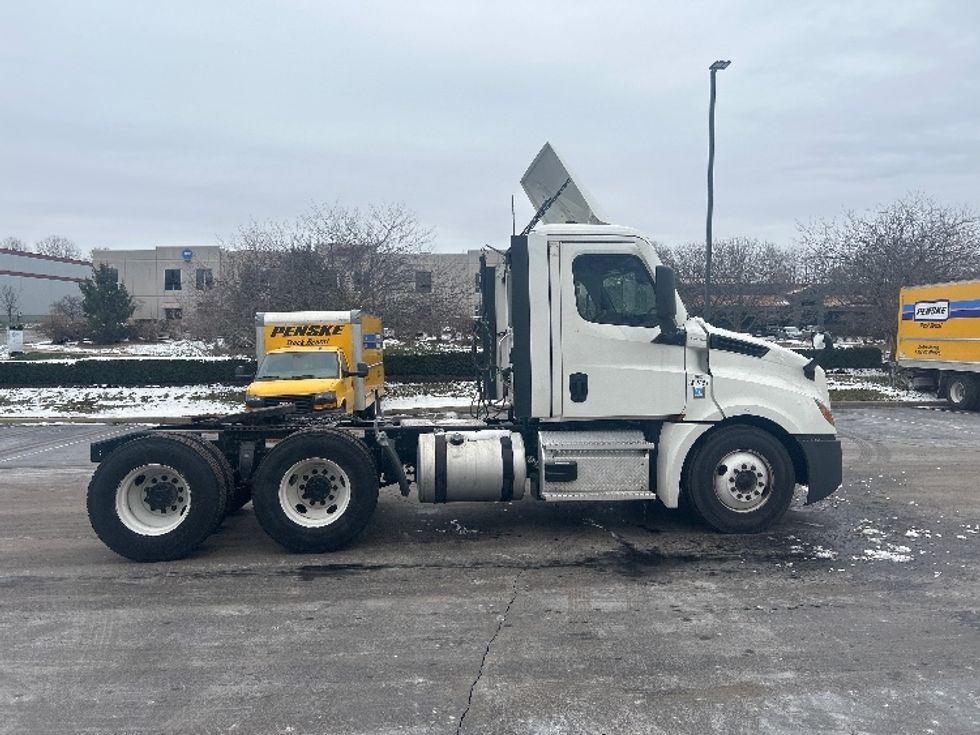 Day Cab Tractor-Heavy Duty Tractors-Freightliner-2021-T12664ST-Louisville-KY-545,197\n\t\tmiles-$ 41,750 - Image 8