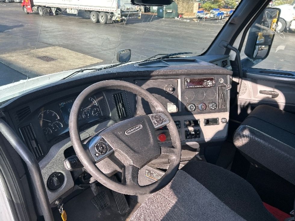 Day Cab Tractor-Heavy Duty Tractors-Freightliner-2021-T12664ST-Louisville-KY-547,452\n\t\tmiles-$ 41,500 - Image 10