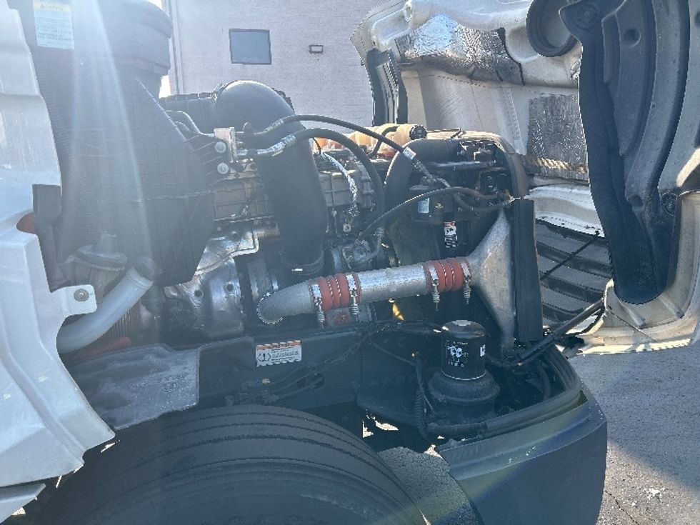 Day Cab Tractor-Heavy Duty Tractors-Freightliner-2021-T12664ST-Louisville-KY-547,452\n\t\tmiles-$ 41,500 - Image 15