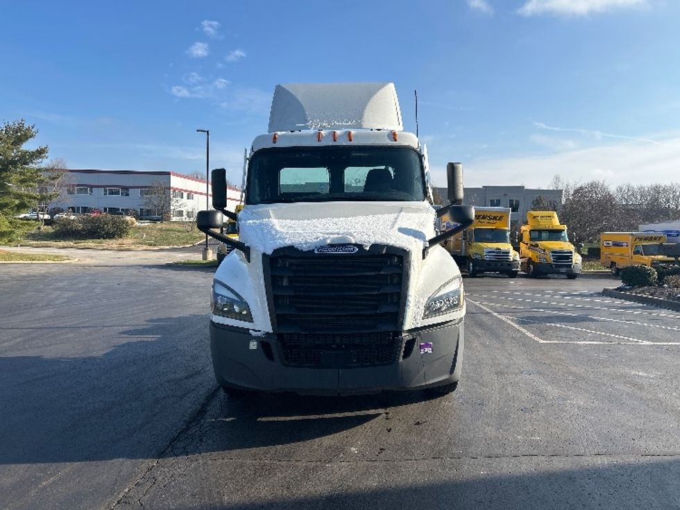 Day Cab Tractor-Heavy Duty Tractors-Freightliner-2021-T12664ST-Louisville-KY-547,452\n\t\tmiles-$ 41,500 - Image 2
