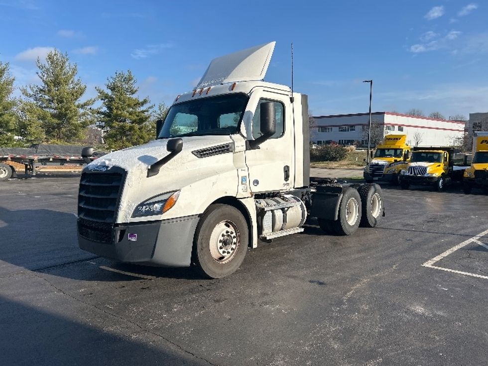 Day Cab Tractor-Heavy Duty Tractors-Freightliner-2021-T12664ST-Louisville-KY-547,452\n\t\tmiles-$ 41,500 - Image 3