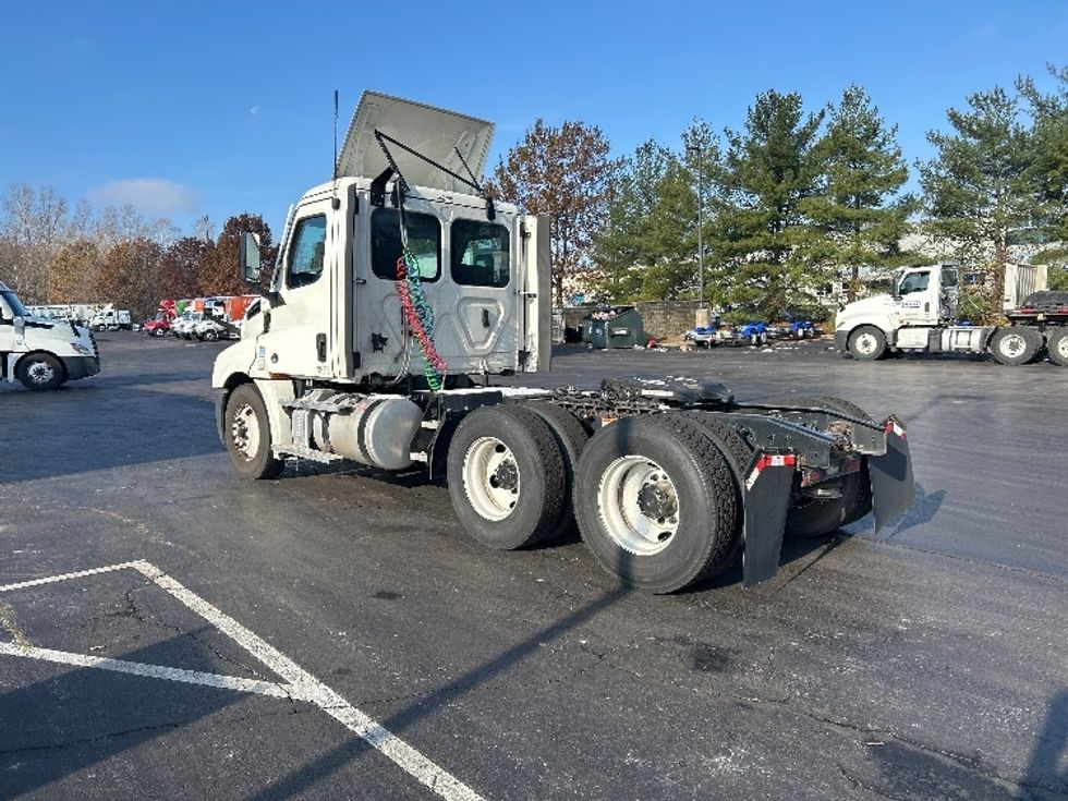 Day Cab Tractor-Heavy Duty Tractors-Freightliner-2021-T12664ST-Louisville-KY-547,452\n\t\tmiles-$ 41,500 - Image 5