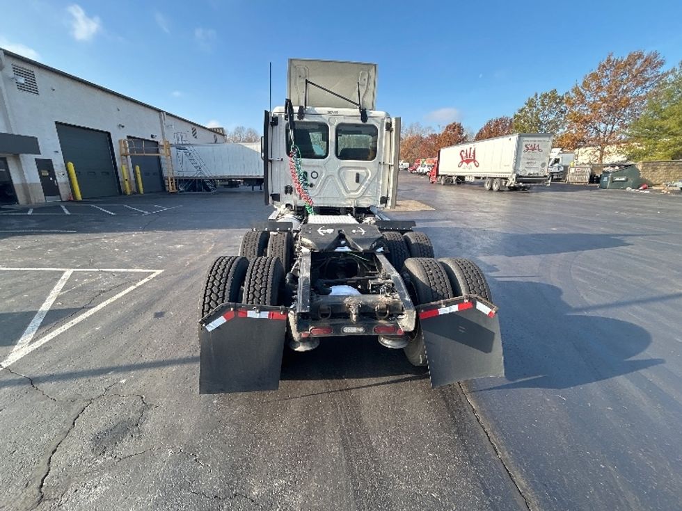 Day Cab Tractor-Heavy Duty Tractors-Freightliner-2021-T12664ST-Louisville-KY-547,452\n\t\tmiles-$ 41,500 - Image 6