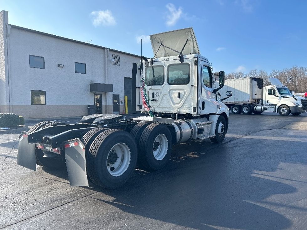 Day Cab Tractor-Heavy Duty Tractors-Freightliner-2021-T12664ST-Louisville-KY-547,452\n\t\tmiles-$ 41,500 - Image 7