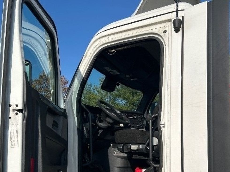 Day Cab Tractor-Heavy Duty Tractors-Freightliner-2021-T12664ST-Louisville-KY-547,452\n\t\tmiles-$ 41,500 - Image 9