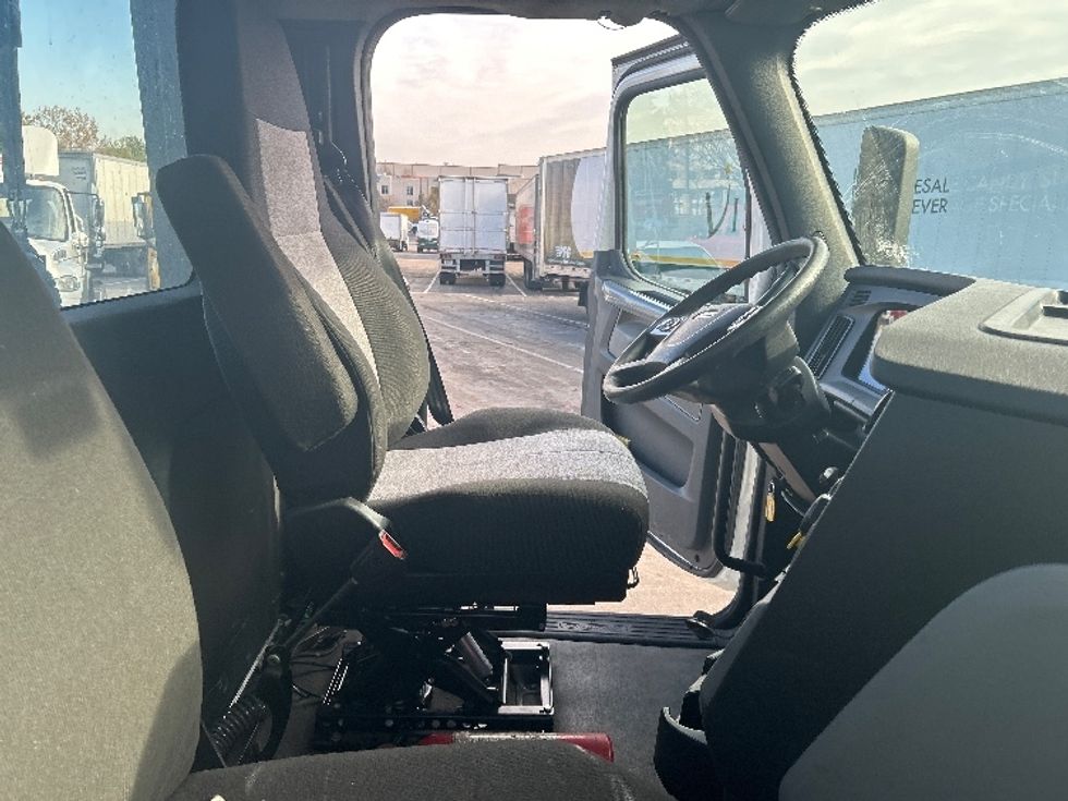 Day Cab Tractor-Heavy Duty Tractors-Freightliner-2021-T12664ST-Louisville-KY-551,902\n\t\tmiles-$ 41,250 - Image 13